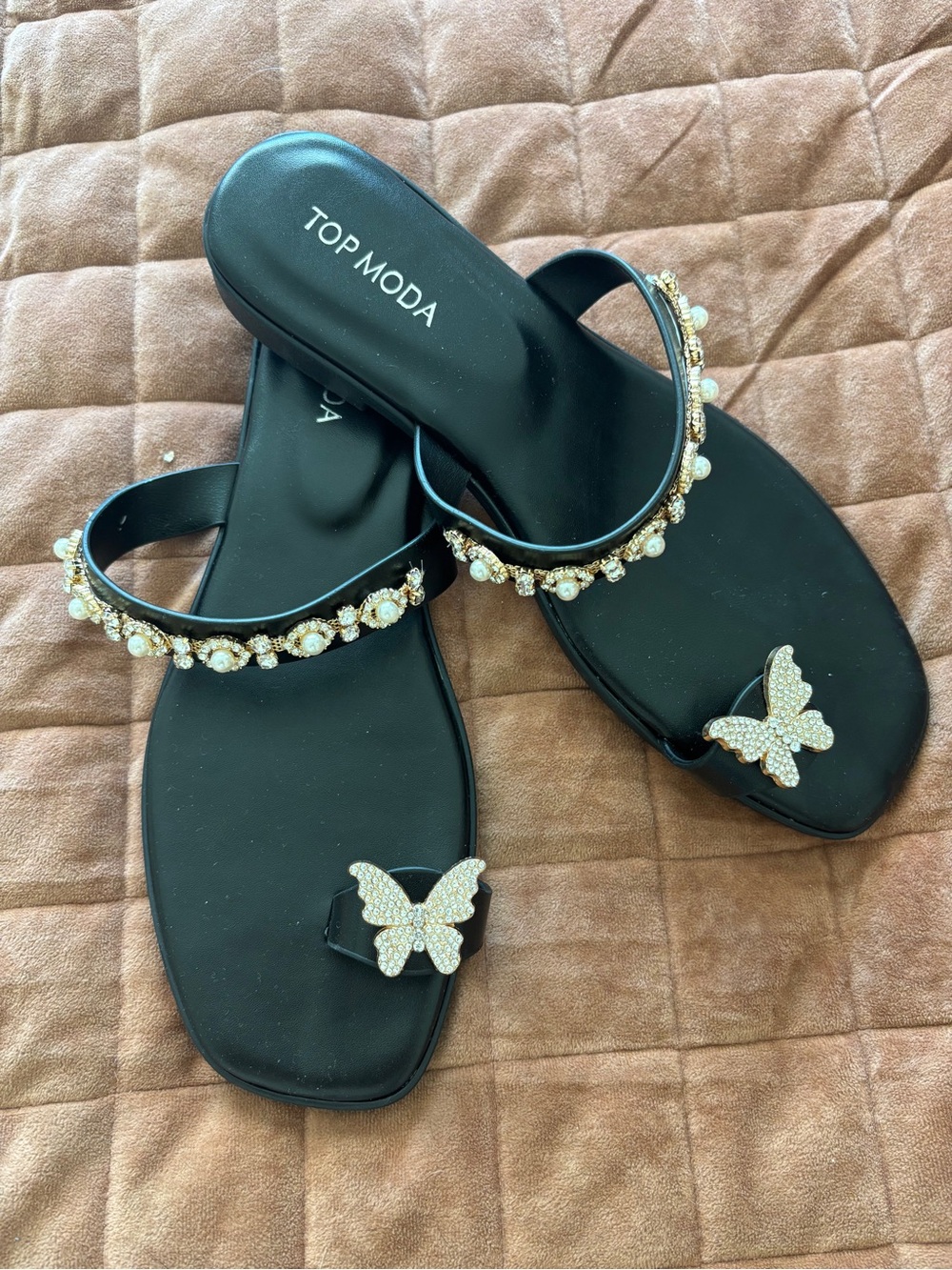 TOP Moda Black Jeweled Butterfly Toe-Loop Sandals